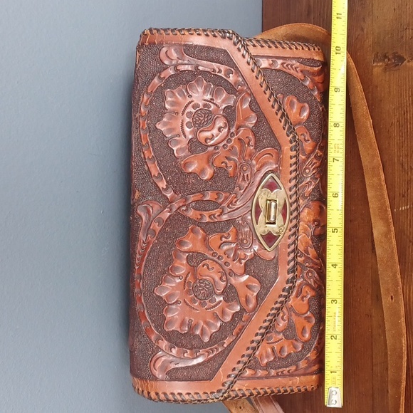 Tooled purse - Picture 13 of 16